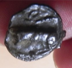 potin Turons à la tête diabolique. monnaie d'inspiration lunaire