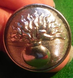 bouton militaire à la grenade gendarmerie?