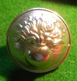 bouton militaire à la grenade gendarmerie?