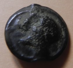 potin Turons à la tête diabolique. monnaie d'inspiration lunaire