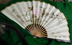 éventail bois laqué  bambou  Japon  oiseau pivoine œillet et calligraphie