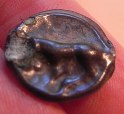 potin Turons à la tête diabolique. monnaie d'inspiration lunaire