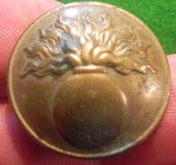 bouton infanterie à la grenade 1870-1915....( Poilus )