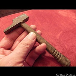 dans les outils de graveur  petit marteau