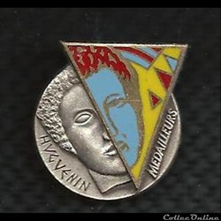 pin's HUGUENIN MEDAILLEURS (SUISSE   LE LOCLE)
