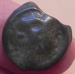 potin Turons à la tête diabolique. monnaie d'inspiration lunaire