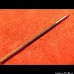 outil de bijoutier lime ronde et pointe à tracer ?