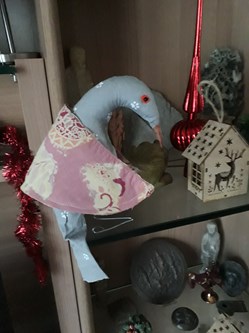 Sculpture zoomorphe d'oiseau en tissu