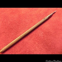 outil de bijoutier lime ronde et pointe à tracer ?