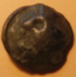 potin Turons à la tête diabolique. monnaie d'inspiration lunaire