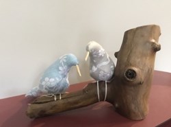 créatrice : BRIJ Villa Marla Besançon Sculpture zoomorphe d'oiseaux en tissu