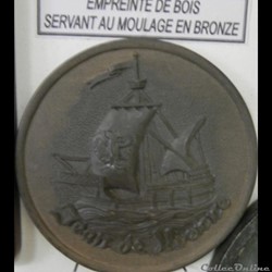 n°20  empreinte de bois servant à la fabrication de la tape de bouche