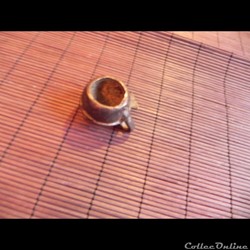 poids à or figuratif appareil de musique membranophone