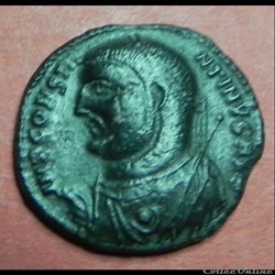 Constantin I   CYZIQUE IOVI CONS-ERVATORI AVGG Centenionalis ou nummus Date : 317-320