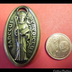 La médaille de Saint Benoît. fin 20 éme