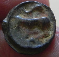 potin Turons à la tête diabolique. monnaie d'inspiration lunaire