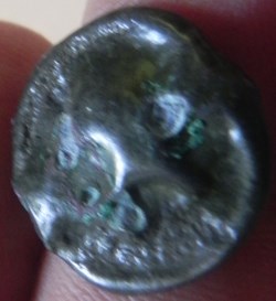 potin Turons à la tête diabolique. monnaie d'inspiration lunaire