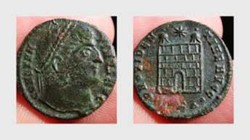 CONSTANTINE I AE3, RIC VII 24,D, Campgate