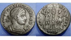 CONSTANTINE II AE Follis RIC VII 253, Soldiers and Standard