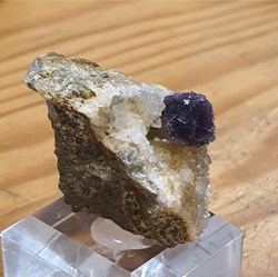 Fluorine sur quartz, Bisage, puy St gulmier, France