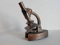 Microscope