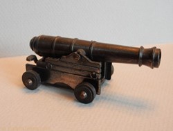 Canon naval