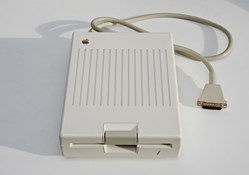 Apple A2M4050Z