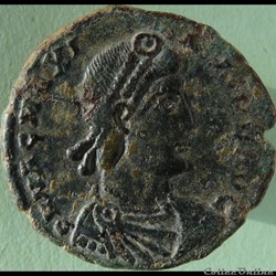 Ae2 Magnus Maximus - Arles RIC. 26