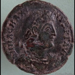 Ae2 Magnus Maximus - Arles RIC. 27