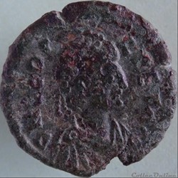 Ae2 Léon I - Constantinople RIC. 663