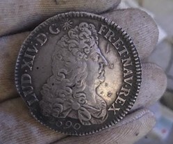 Ecu Louis XIV aux 8L 1690 P DIJON flan réf