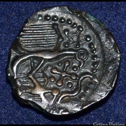 CARNUTES (Région de la Beauce) Bronze “aux oiseaux et au serpent”