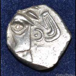 VOLQUES TECTOSAGES (région de Toulouse) Drachme à la tête cubiste