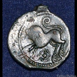 Bronze à la tête janiforme barbue