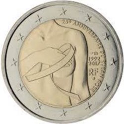 25e anniversaire du ruban rose, symbole de la lutte contre le cancer du sein - France