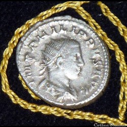PHILIPPE II - AR Antoninianus de 5,05g et 22 mm de diamètre.