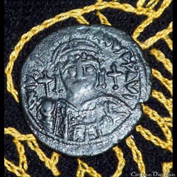 JUSTINIEN I - Follis de 17,56g et 35 mm de diamètre.