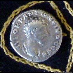 MARC AURELE - AR Didrachme de 6,04g et 20 mm de diamètre.