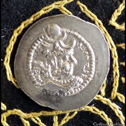 PEROZ Ier - AR DRACHME de 4,08g et 28,8mm de diamètre.