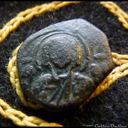 ALEXIUS I - Demi Tétarteron de 1,90g et 12/14 de diamètre.