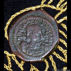 JUSTINIEN I - Follis de 19,15g et 35 mm de diamètre.