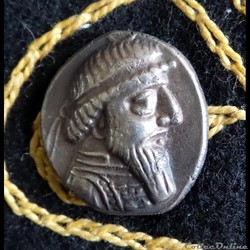 AUTOPHRADATES III - AR Drachme 4,64g et 16/17,9mm de diamètre et 3mm d'épaisseur de diamètre.