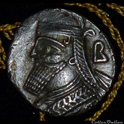 VOLOGASES IV - Tétradrachm de 11,90g et 27 mm de diamètre.