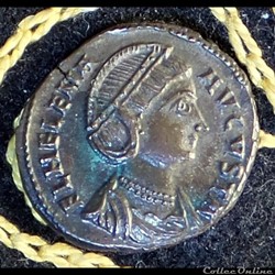 HELENA - Follis de 4,20g et 18 mm de diamètre.