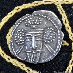 VOLOGASES V - AR Drachm de 3,58g et 17/19 mm de diamètre.