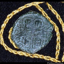 JUSTIN II - Demi follis de 5,43g et 20 mm de diamètre.