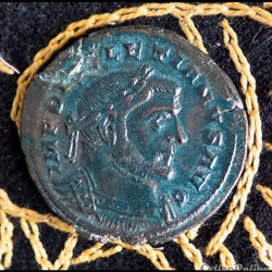 DIOCLETIEN - Follis de 11,64g et 29mm de diamètre.