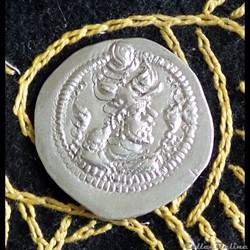 PEROZ Ier - AR DRACHME de 4,15g et 28mm de diamètre.