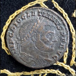 DIOCLETIEN - Follis de 9,75g et 27,10 de diamètre.