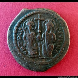 JUSTIN II et SOPHIE - Follis de 13,55g et 33,3 mm de diamètre.